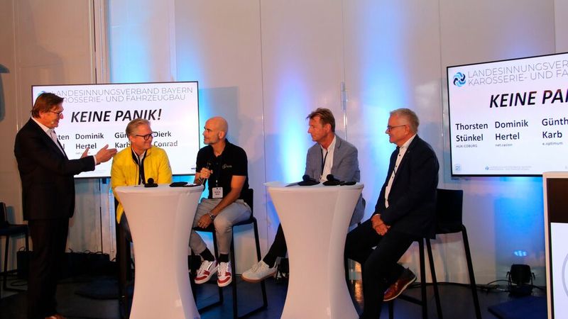 Der Landesvebandstag bot neben einer umfangreichen Messe auch Panel-Diskussionen, die Herausforderungen aufzeigten aber auch das Motto der Veranstaltung klar machten: "Keine Panik!". Das gilt für jene Betriebe, die sich zukunftssicher aufstellen. (Bild:  Klasing)