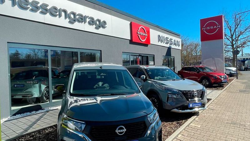 Der neue Nissan-Showroom der Hessengarage in Frankfurt am Main.(Bild:  Nissan)