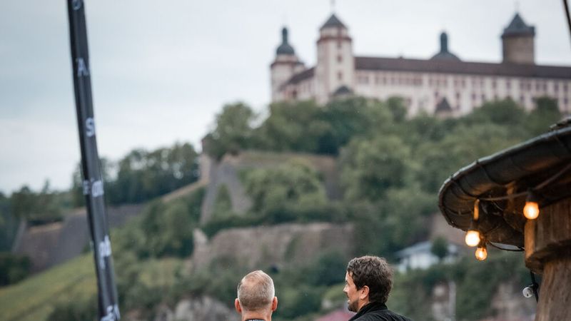 Von der Location hat man einen tollen Blick auf die Würzburger Festung. (Bild: Leonie Eidel)