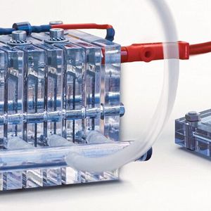 Platz 6: Versuchsaufbau einer Brennstoffzelle im kleinen Labormaßstab, wie sie zu Forschungszwecken verwendet wird. Hinsichtlich ihrer Leistungsfähigkeit spielen Dichtungen eine wesentliche Rolle. (Bild:  Frenzelit GmbH)