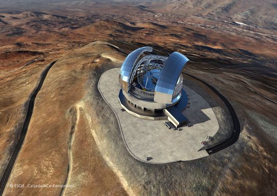 Blick auf das größte Spiegelteleskop der Welt – das Extremely Large Telescope (ELT) – das ab 2028 in Chile den Himmel observieren soll. Rund 39 Meter misst der Spiegel. Gebraucht werden außerdem große Aluminiumteile. Diese stellt ein hochpräzises Fräszentrum von Grob her.(Bild:  Nova)