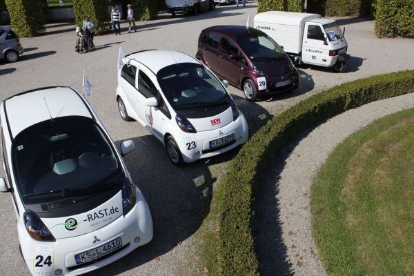 bertha Benz Challenge 2012, 3. Tag: Ankunft am Schwetzinger Schloss (Bild: Ulrich Steinlechner)