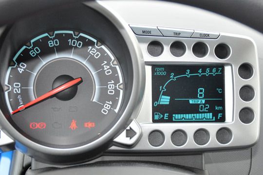 Das flippige Kombi-Instrument sitzt auf der Lenksäule. (Archiv: Vogel Business Media)