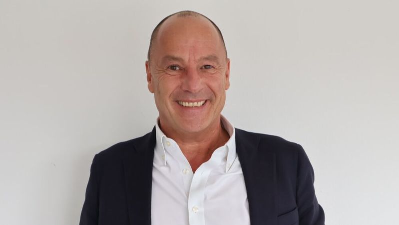 Robert Frank von DigiCert skizziert in seinem Beitrag, warum die digitale Vertrauensinfrastruktur aus DNS und Public Key Infrastructure jetzt auf ein neues Fundament gestellt werden muss, und warum die nötigen Arbeiten sowohl organisatorisch dieselben Teams betreffen als auch in dieselbe Zeit fallen.(Bild:  DigiCert)