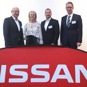 Die Nissan-Partner bestätigten ihre Vorstandsmitglieder im Amt: (v.li.) Jürgen Mattern, Marlies Wegener, Alfred Gabrisch und Geschäftsführer Thorsten Herzog.(Bild:  Baeuchle/»kfz-betrieb«)