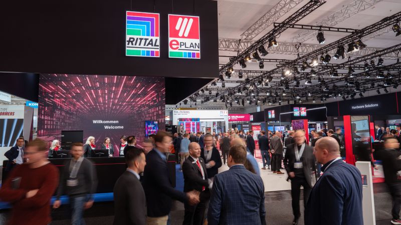 Die Industrie steht unter Druck, Wettbewerbsfähigkeit durch schnellere Produktentwicklung und kostengünstige Produktion zu sichern. Rittal und Eplan präsentieren auf der Hannover Messe Lösungen für Effizienz und Innovation.(Bild:  Rittal GmbH & Co. KG & Eplan GmbH & Co. KG)