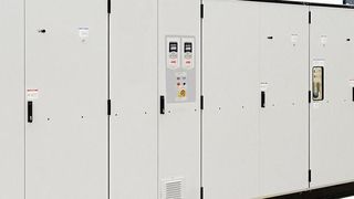 Der Mittelspannungsfrequenzumrichter ACS6080 ist mit der prädiktive Pulsmusterregelung (Model Predictive Pulse Pattern Control oder MP3C) ausgestattet. (ABB/BEAT BASCHUNG)