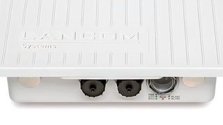 Lancom bietet WiFi4EU-konforme Hardware wie den WLAN-Access-Point OAP-830 an. (Bild: Lancom)