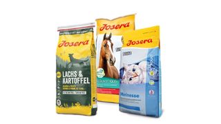 Produkte für Hunde, Katzen und Pferde – Foodforplanet vertreibt auch die unternehmenseigene Marke Josera-Petfood über den Onlineshop. (Josera)