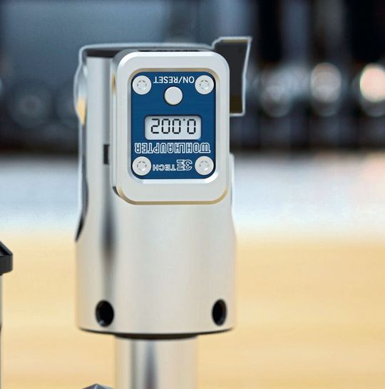 Für sein komplettes Programm Aufbohr- und Feindrehwerkzeuge mit 20 bis 3255 mm Durchmesser stellt der Werkzeughersteller Wohlhaupter künftig alternativ digitale Sensorik und wechselbare, für unterschiedliche Werkzeuge nutzbare Digitalanzeigen zur Verfügung. Für sein komplettes Programm Aufbohr- und Feindrehwerkzeuge mit 20 bis 3255 mm Durchmesser stellt der Werkzeughersteller Wohlhaupter künftig alternativ digitale Sensorik und wechselbare, für unterschiedliche Werkzeuge nutzbare Digitalanzeigen zur Verfügung.