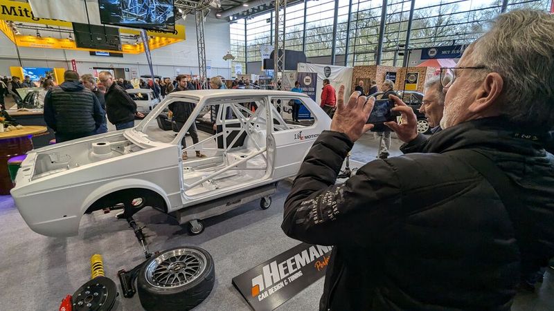 „So einen hatte ich auch mal, gleich mal knipsen.“ (Bild: Dominsky – VCG)