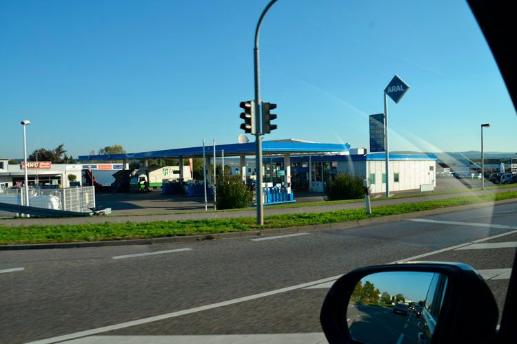 Bei einem Preis von etwas über einem Euro pro Liter… (Foto: Michel)