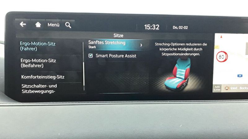 Eigentlich eine klasse Sache, so ein Sitz mit Massagefunktion. Das Dumme im Fall Genesis ist allerdings, dass der Fahrer diese Funktion nicht selbstständig anstoßen kann. Der Wagen startet sie autonom und erst nach einer Stunde Fahrzeit für eine gewisse Zeit. (Bild: Dominsky – »kfz-betrieb«)