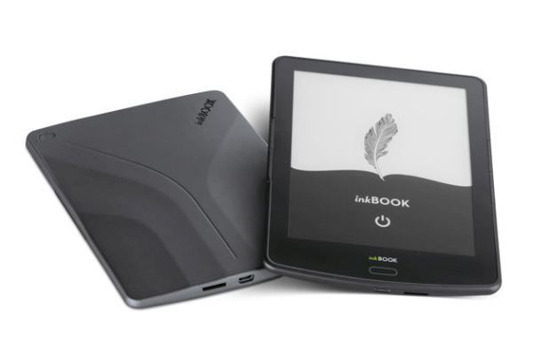 inkBOOK E-Reader Series Open-Platform Android E-Readers: Diese Serie wurde mit der Leidenschaft eines Buchbindermeisters entwickelt. Das stilvolle Gehäuse der E-Reader ist ergonomisch gestaltet und bietet eine angenehme Haptik. Besonderer Wert wurde auf die Ausführung der Rückseite gelegt. Sie weist eine sanfte Linienstruktur auf, deren Verlauf sich an einer menschlichen Hand orientiert, damit die Finger einen besseren Halt finden. Abgerundete Kanten und eine sanfte Rundung an der Unterseite vervollständigen die sympathische Ästhetik, Hersteller Arta Tech, Wrocław, Polen. (Bild: Red Dot / Arta Tech)