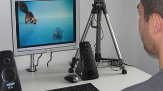 Jetzt nicht lachen! Versuchsaufbau zum Test der Willenskraft. Wissenschaftler der TU München haben nachgewiesen, dass die innere, unbewusste Motivation das Leistungsvermögen entscheidend verbessern kann. (P. Gröpel/TUM)