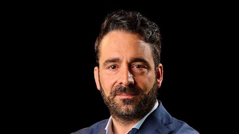 Benedikt Bucher, Head of DACH bei Lotus, freut sich über das große Interesse der Händler an der Performance-Marke.(Bild:  Lotus)