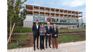 Der neue Frankreich-Hauptsitz von Trumpf wurde feierlich eröffnet: v. l. Mathias Kammüller, CDO Trumpf; Nicola Leibinger-Kammüller, CEO Trumpf; Stephan Steinlein, deutscher Botschafter in Frankreich; Regine Leibinger, Geschäftsführerin Barkow-Leibinger. (Bild: Trumpf SE + Co. KG)