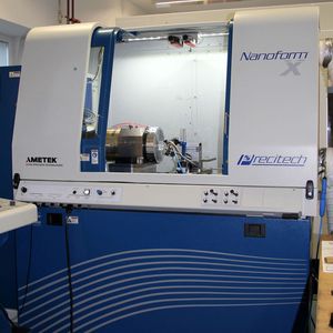 Das Precitec-System namens Nanoform hier gehört zum Maschinenpark des Nürnberger Optik-Herstellers UPT-Optik Wodak...