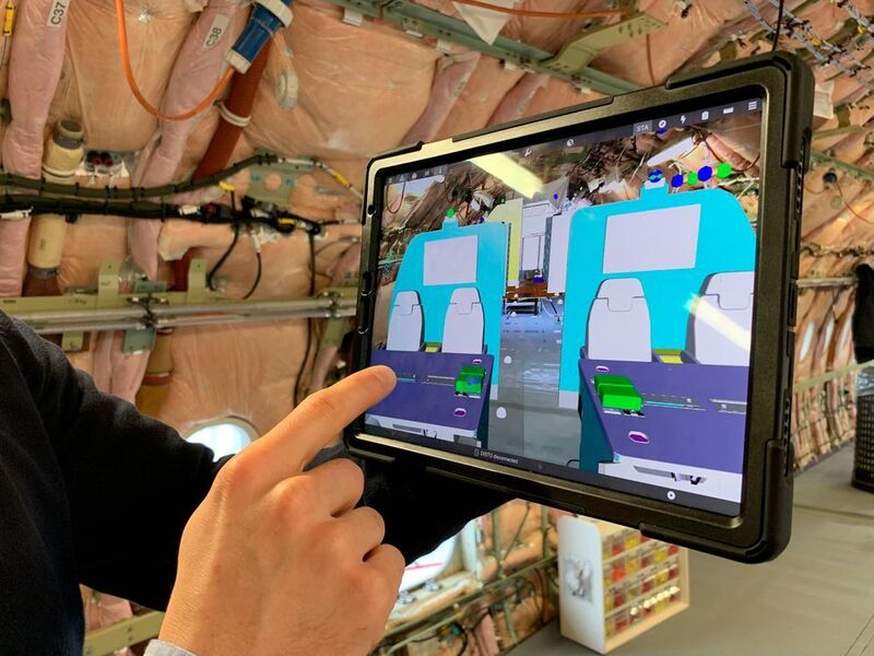 Augmented Reality für die Kabinenausstattung: In noch leeren Flugzeugrümpfen können virtuell die 3D-Konstruktionsdaten der geplanten Einrichtung visualisiert werden. Di3  (Lufthansa Technik)