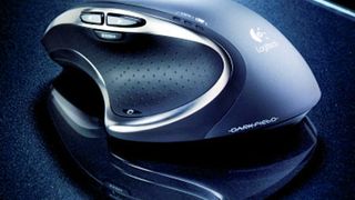 Die Logitech-Performance-Mouse MX erkennt mikroskopische Partikel und Mikrokratzer auf glatten Oberflächen anstatt diese selbst abzutasten.  Bild: Logitech (Archiv: Vogel Business Media)