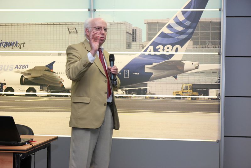 Stellte die aktuelle Entwicklung von Vitalparametersensoren zur Pulswellenanalyse vor: Dr. Hans-Georg Ortlepp vom CiS Forschungsinstitut für Mikrosensorik und Photovoltaik. (Bild: Reinhardt)