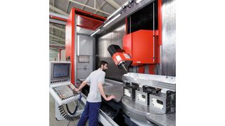 Die Matec-Sonderanfertigung: Mit ihr können Werkstücke bis zu X/Y/Z = 5000/1450/1100 mm bearbeitet werden, der Störkreisradius liegt bei 1450 mm. Dank Rundtisch und Schwenkkopf können Bauteile 5-achsig simultan gefräst werden. (Thomas Entzeroth)