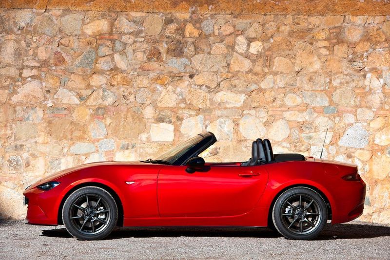 ... als „Leichtgewicht im schicken Kleid“. (Foto: Mazda)