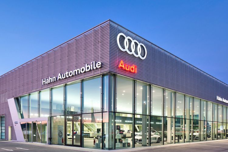 Große Auszeichnung für die Hahn-Gruppe mit Hauptsitz in Fellbach nahe Stuttgart in diesem Jahr: Der geschäftsführende Gesellschafter Stefan Hahn erhielt vom Hersteller Audi den Unternehmer Award 2015. (Hahn-Gruppe)