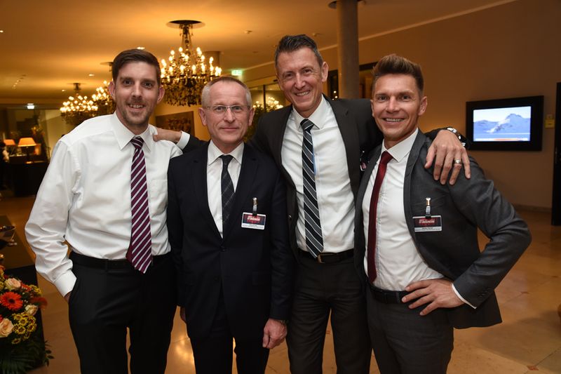 (v.l.) Knuth Molzen und Jörg Brünig, Uwe Neumeier, FUJITSU, mit Stefan Mandl, WD (Bild: IT-BUSINESS / Hannes Magerstädt )