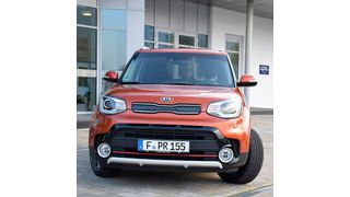 Die roten Zierstreifen kennzeichnen die Ausstattungsvariante Turbo des Kia Soul. (Jan Rosenow)