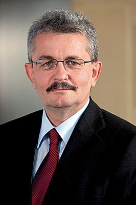 „Die Rente mit 67 ist ein Baustein, um auch künftig eine ausreichende Anzahl von Fachkräften zu haben.“ Bertram Brossardt, Hauptgeschäftsführer der Vereinigung der Bayerischen Wirtschaft e. V.  (Archiv: Vogel Business Media)