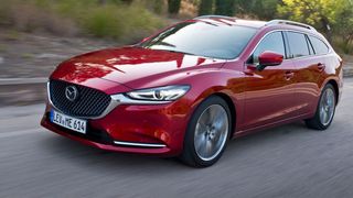 Der Mazda 6 bekommt nun schon sein zweites Facelift. Neben einem aufgewerteten Innenraum haben die Japaner besonders Wert auf den Fahrkomfort gelegt. (Mazda)