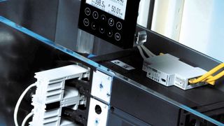 Der Remote-Monitor und Buskoppler Diris Digiware D-50 ermöglicht die lokale Überwachung aller angeschlossenen Geräte. (Socomec)