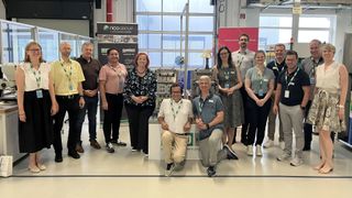 Gruppenfoto der Teilnehmenden des Abschlusstreffens bei der RICO Elastomere Projecting in Thalheim bei Wels, Österreich. (Bild: Elastomere Projecting)