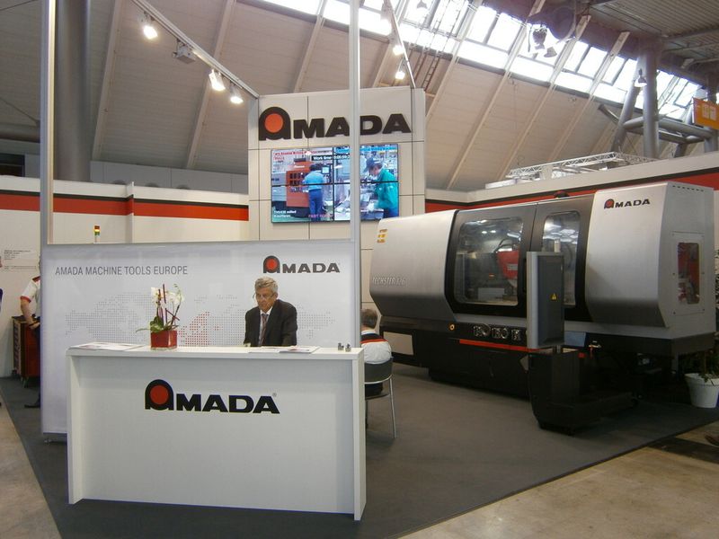 Und ab hier erleben Sie immer wieder, was es sonst noch so auf der Premiere der Moulding Expo zu erleben gab. Mit dabei sind ein Trabi, ein BMW i8, diverser Boliden der Formula Student, ein Rennsimulator, Bauteile, Werkzeugmaschinen und vieles Mehr...die Moulding Expo hat gemäß den Aussagen der Initiatoren ihr Versprechen erfüllt, der Branche eine neue, optimierte Präsentationsplattform zu bieten. (Bild: Königsreuther)