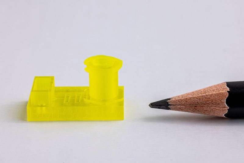 Mikropräzisions-3D-Druck ermöglicht komplexe 3D-mikrofluidische Kanäle zur schnellen Designvalidierung. (Bild: Boston Micro Fabrication (BMF))