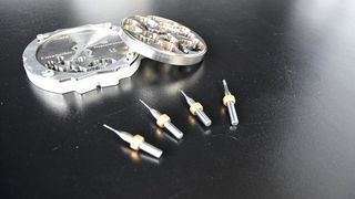 Etabliert sind in der Fertigung von ZM Solutions AG bereits die Fräser WXS-CRE für das Schruppen und WXL-LN-EBD für das Semischlichten und Schlichten. Die Arbeit mit DG-LN-EBD-Fräsern in Zirkonoxid und den LN-EBO-Sonderfräsern in PMMA ist derzeit in der Testphase. (Bild: OSG)