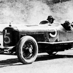Im April 1926 erzielte der von Alfieri Maserati gefahrene Wagen bei der Targa Florio in der 1,5-Liter-Klasse den ersten Klassensieg des Unternehmens.(Bild:  Maserati)