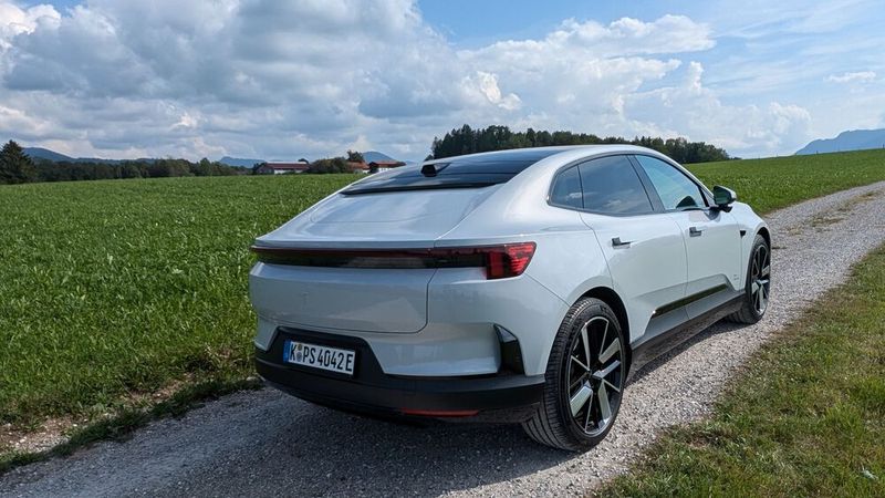 Das Design ist zweifellos ein Hingucker. Das Modelll, das ab 2025 auch in Südkoea produziert werden soll, lehnt sich eng an das Konzeptauto Polestar Precept an. (Bild: Mauritz – VCG)