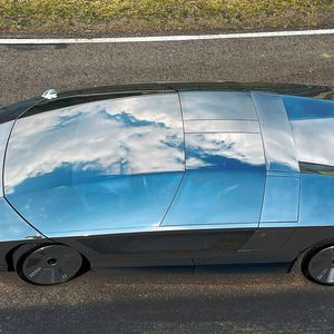 Glas- und Blechelemente verschmelzen beim Peralta S.(Bild:  GFG Style)