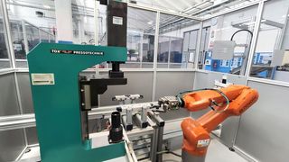 Der italienische Systemintegrationsspezialist Novotic nutzt im Rahmen der Entwicklung von Montageanlagen für Getriebebaugruppen für den Kunden Bonfiglioli jetzt Pressstationen von TOX Pressotechnik. (TOX Pressotechnik)