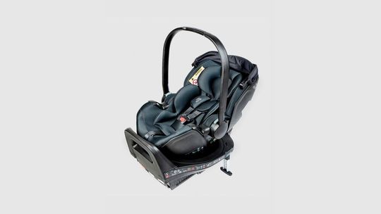 Der Britax Römer Baby-Safe Pro mit der Vario Base 5Z(Bild:  ADAC/Ralph Wagner)