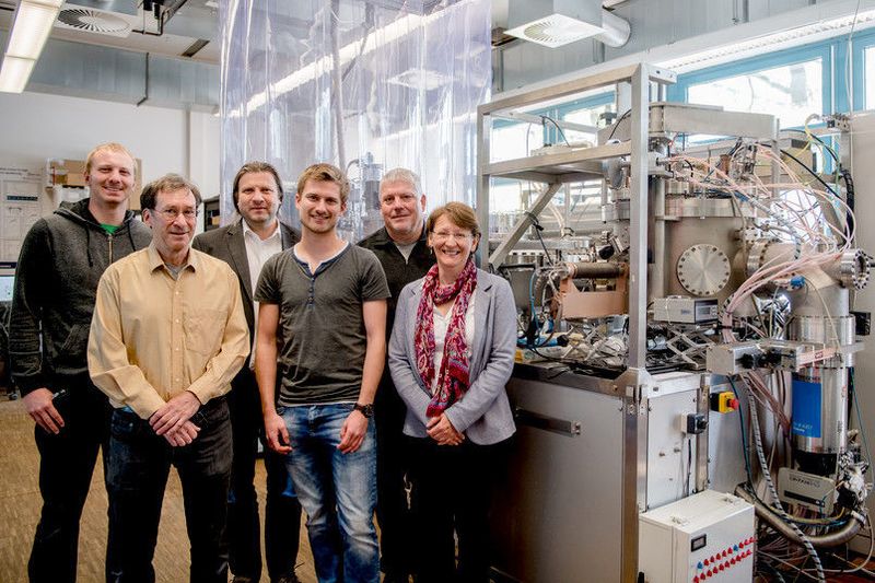 Forschungsteam: Michael Meischein, Alan Savan, Alfred Ludwig, Tobias Löffler, Wolfgang Schuhmann und Christina Scheu (von links). (RUB, Marquard)