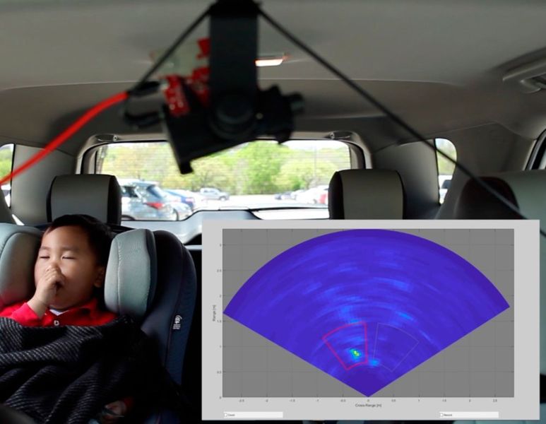Bild 1: Erkennung eines Kindes in einem Auto mithilfe eines mmWave-Sensors von TI. Der mmWave-Sensor ist hier am Dach aufgehängt. Die Detektierung ist in der grafischen Visualisierung als Heatmap dargestellt.  (TI)
