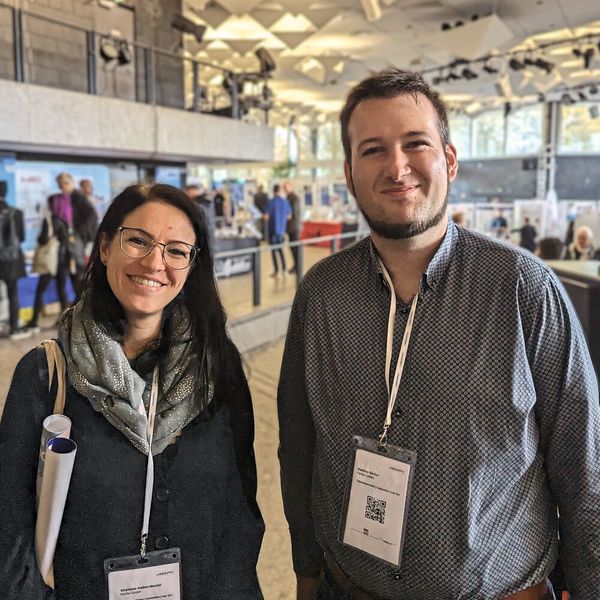 Besucherstimmen der LAB-SUPPLY Leverkusen Stephanie Kalbitz-Mandel und Matthias Becker von Haribo  Becker: „Es ist super, hier die ein oder andere Neuigkeit für uns zu sehen.“  Kalbitz-Mandel: „Der Besuch der LAB-SUPPLY hat sich gelohnt, allein schon, um mal mit den zahlreichen Herstellern zu sprechen und sich auszutauschen.“     Mehr Infos zu den kommenden LAB-SUPPLY-Messen finden Sie auf www.lab-supply.info (Bild: VCG – Lüttmann)