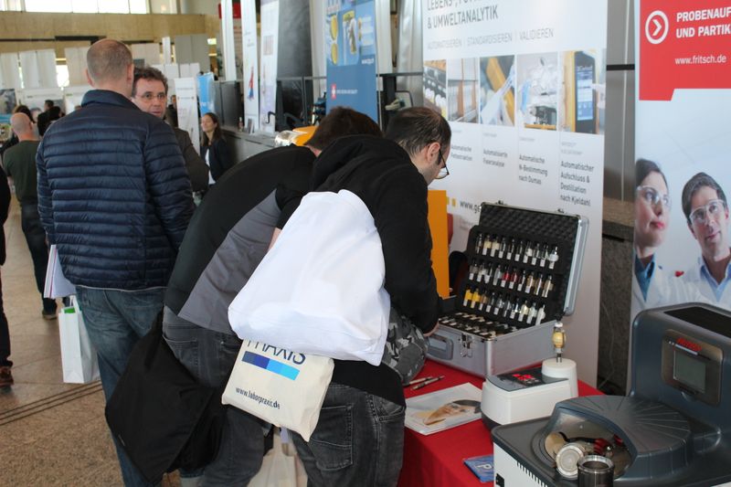 Impressionen der Lab-Supply Leverkusen vom 15. Mai 2019  Die dritte Station der Lab-Supply war in diesem Jahr das Forum Leverkusen. Hier sind ein paar visuelle Eindrücke vom Messetag und Besucherstimmen für Sie zusammengestellt. Die nächste Lab-Supply ist am 13. Juni 2019 in Berlin. Weitere Infos zu den kommenden Lab-Supply-Messen finden Sie auf www.lab-supply.info.   Lese-Empfehlung: Nachbericht zum erfolgreichen Auftakt der Lab-Supply in Wien. (Bild: C. Lüttmann, LABORPRAXIS)