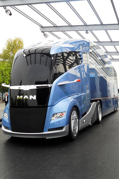 Der MAN Concept S verfügt über ein neu entwickeltes Dachspoilerkonzept. Es ist formschlüssig in das Fahrerhaus integriert. (Foto: MAN)