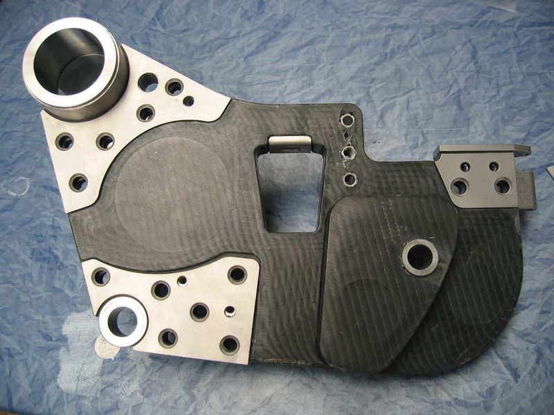 Dieser Klipphebel wurde im RTM-Verfahren (Resin Transfer Moulding) aus CFK hergestellt. Er ersetzt eine Aluminiumgusskonstruktion in der Lebensmittelindustrie. Ausschlaggebend für die Werkstoffsubstitution war die hohe Beständigkeit von CFK gegen aggressive Reinigungsmittel. Bilder: ADETE (Archiv: Vogel Business Media)