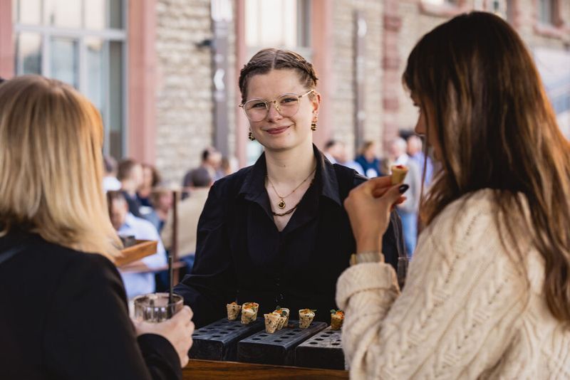 Impressionen vom 24. Würzburger EMS-Tag: Im Mittelpunkt standen aktuelle Branchenthemen, praxisnahe Impulse und insbesondere der persönliche Austausch innerhalb der EMS-Community. (Bild: Stefan Bausewein)