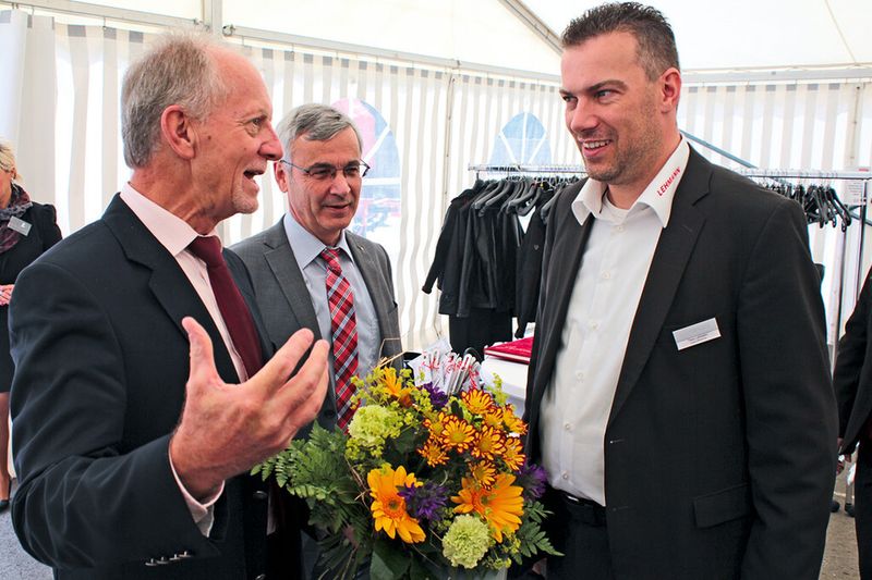 Geschäftsführer Titus Lehmann (r.) mit Landräten Keil und Lenk. (Bild: Eckardt)